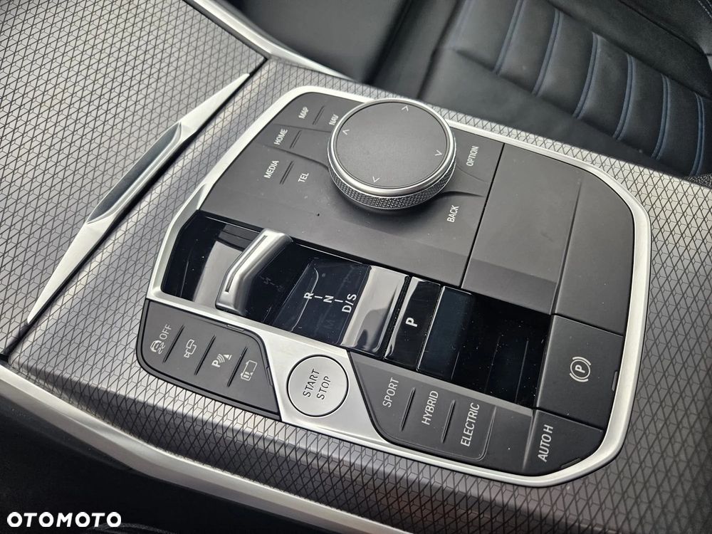 BMW Seria 3 330e PHEV M Sport - 16