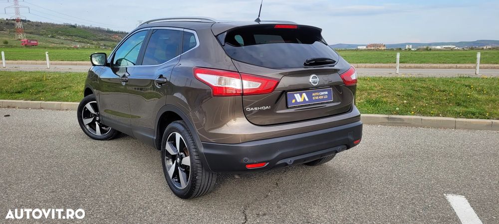 Nissan Qashqai 1.6 DCI Xtronic TEKNA - 3