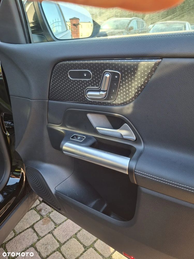 Mercedes-Benz GLA 180 d Progressive 8G-DCT - 24