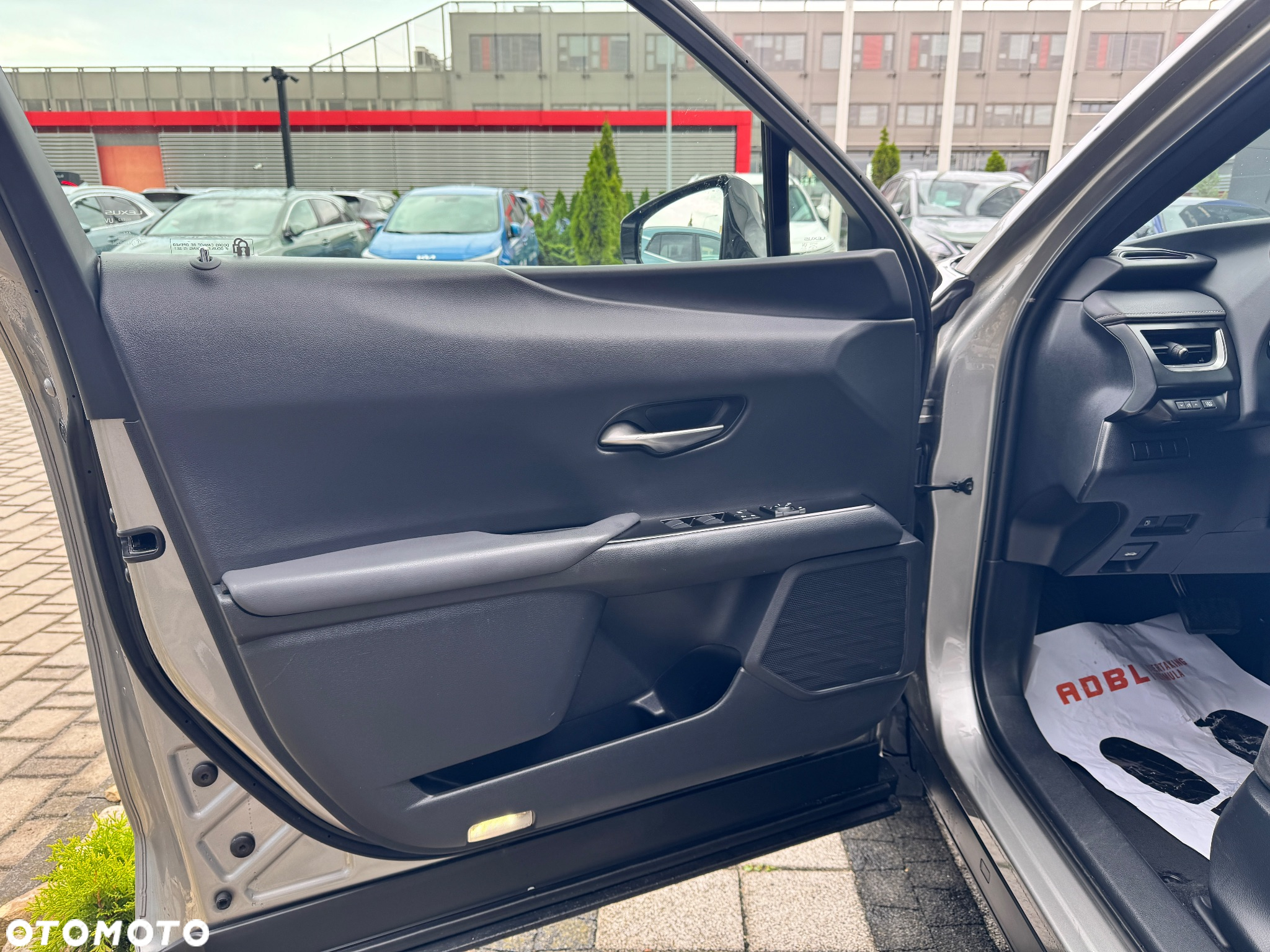 Lexus UX - 18