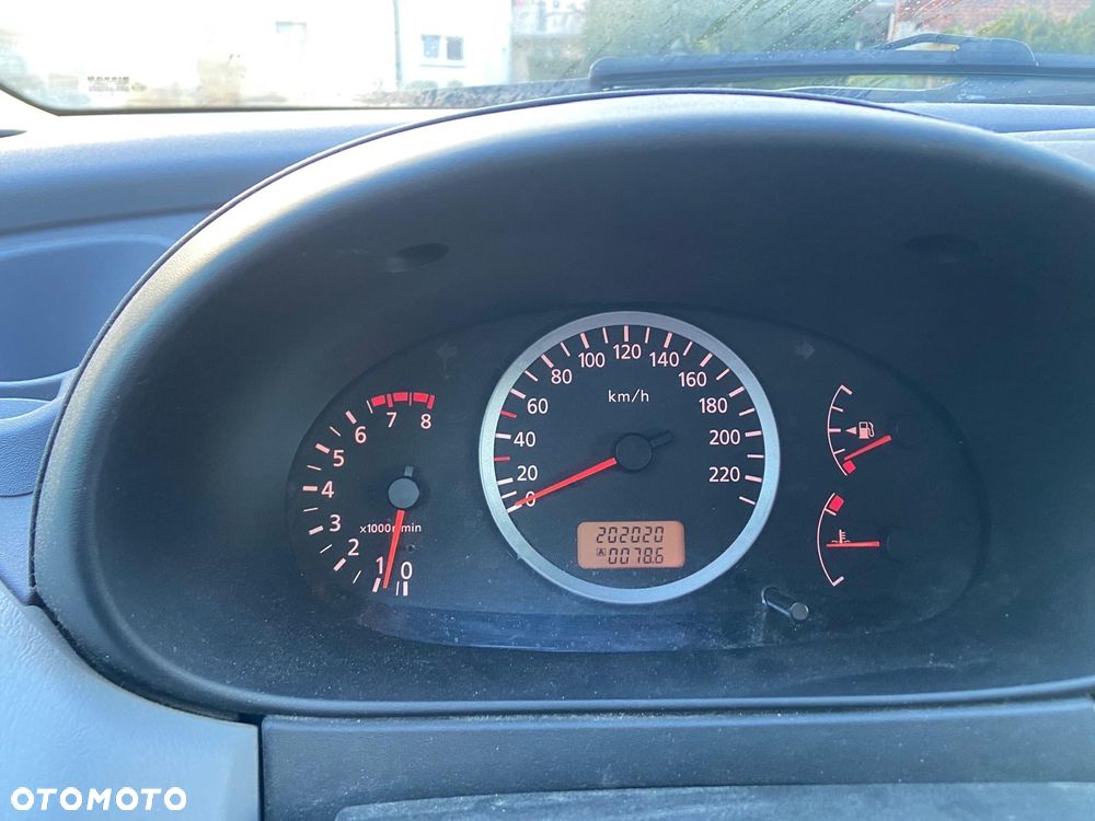 Nissan Almera Tino 1.8 Acenta - 4