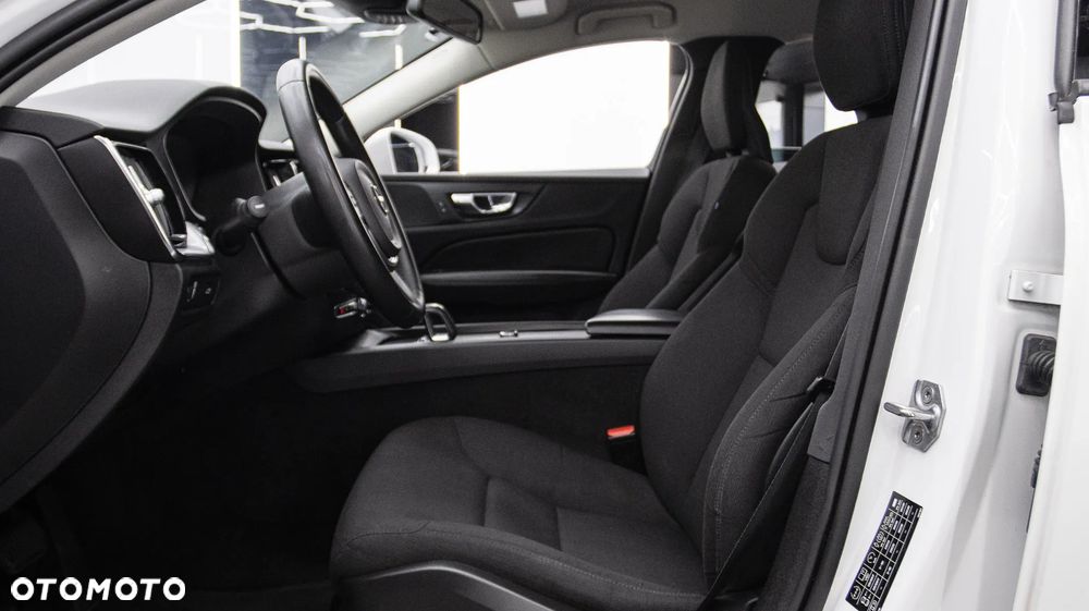 Volvo V60 B3 B Momentum Core - 18