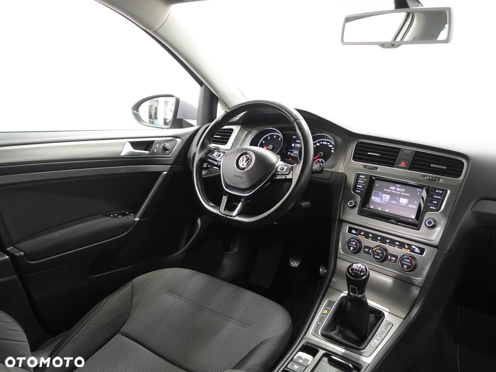 Volkswagen Golf - 29