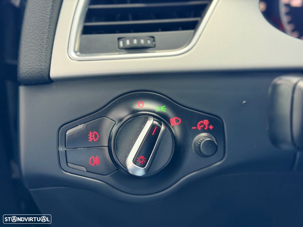 Audi A4 Avant 2.0 TDI Advance - 21