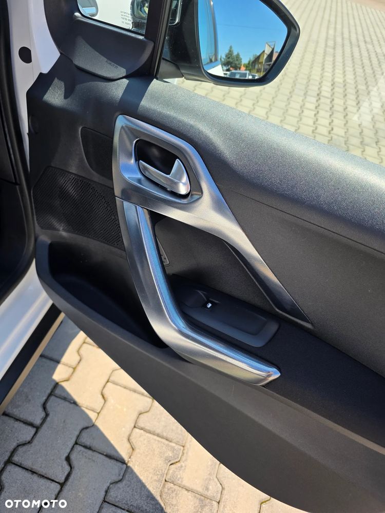Peugeot 2008 1.6 BlueHDi Allure - 25