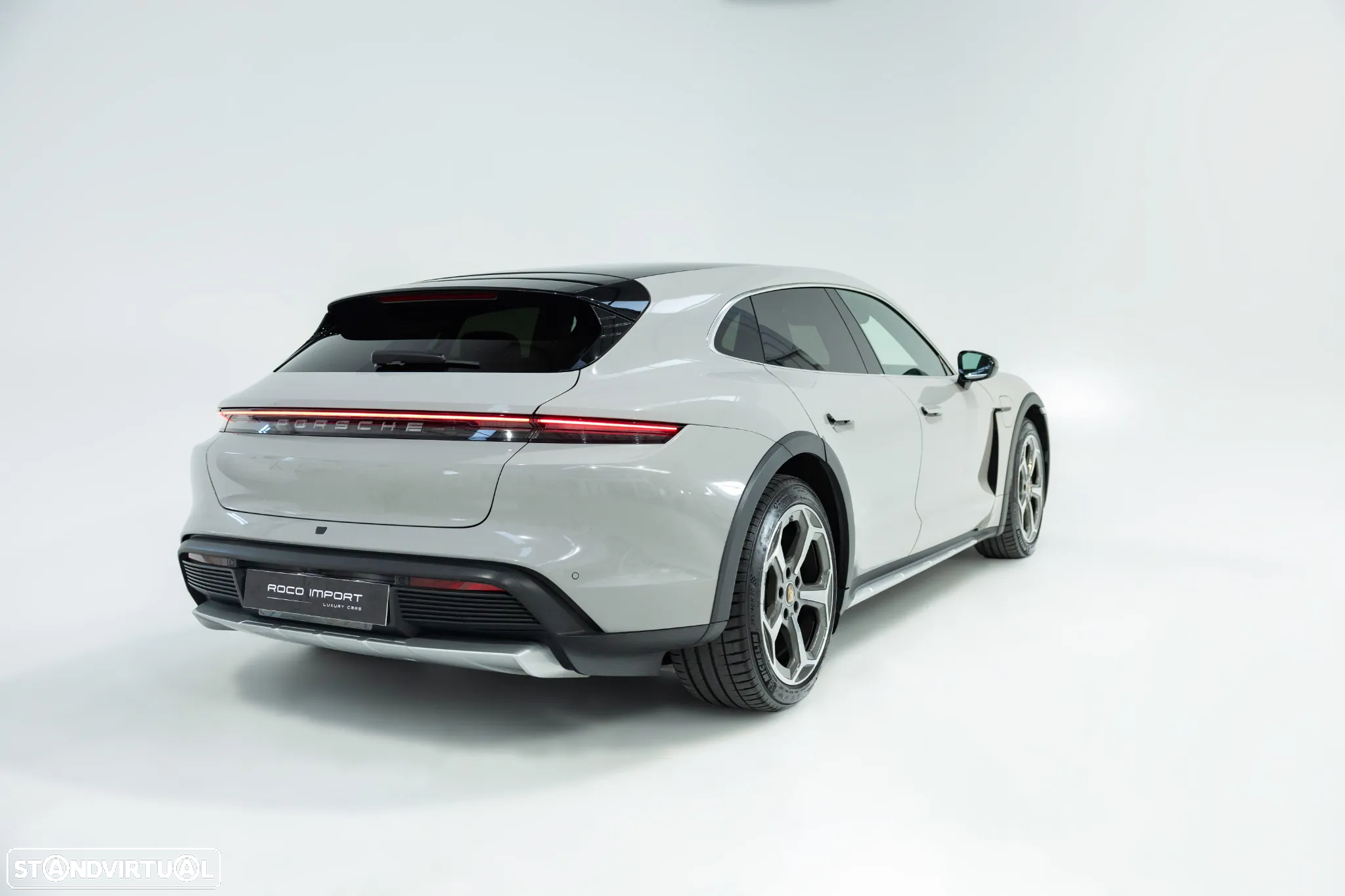 Porsche Taycan Cross Turismo 4 - 16