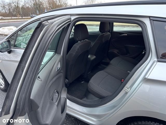 Opel Astra 1.2 T Business Elegance S&S - 4