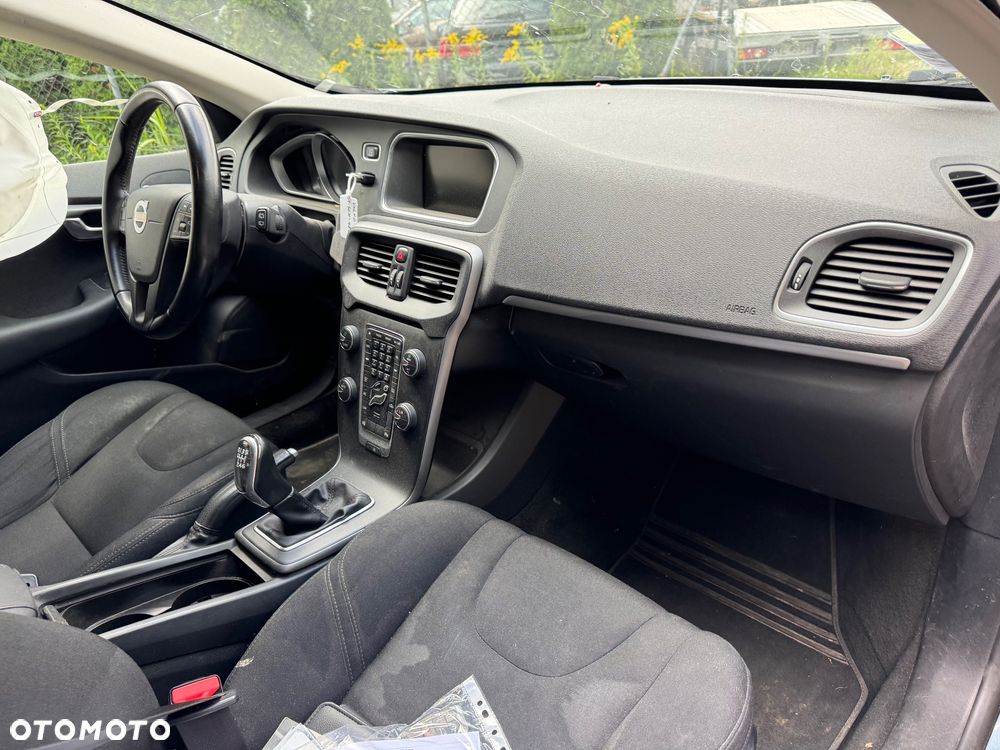 Volvo V40 D2 - 8