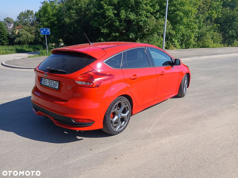 Ford Focus 2.0 EcoBoost ST mit Leder-Sport-Paket - 9