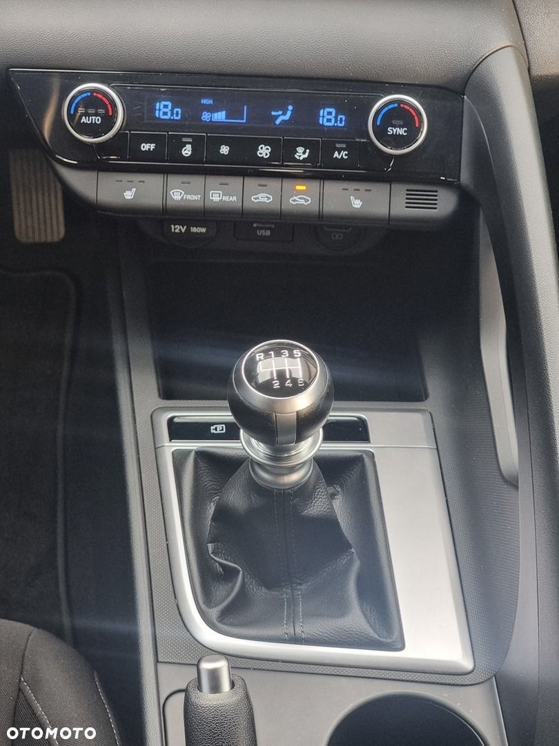 Hyundai Elantra 1.6 Smart - 29