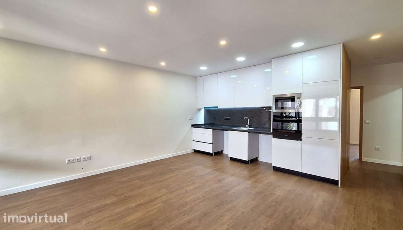 Venda de Apartamento T2 remodelado com terraço, Caxinas, Vila do Cond - Grande imagem: 5/20