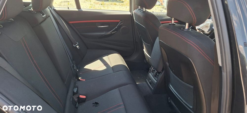 BMW Seria 3 330i xDrive - 12