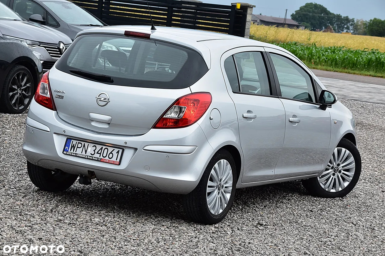 Opel Corsa 1.2 16V Cosmo - 17