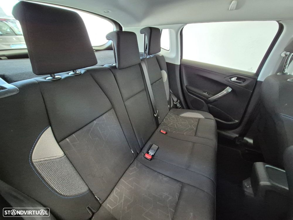 Peugeot 2008 1.2 PureTech Style - 24