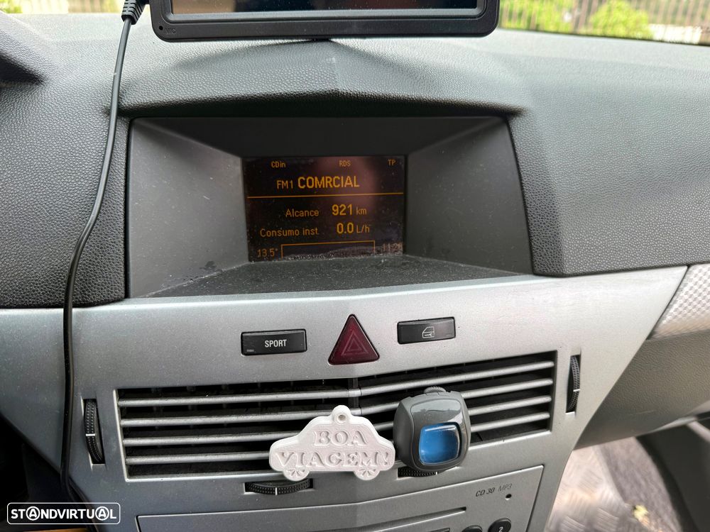 Opel Astra GTC 1.9 CDTI - 10