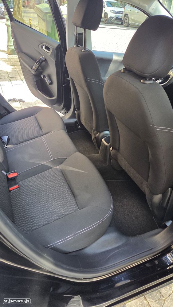 Peugeot 208 1.2 PureTech Style - 17