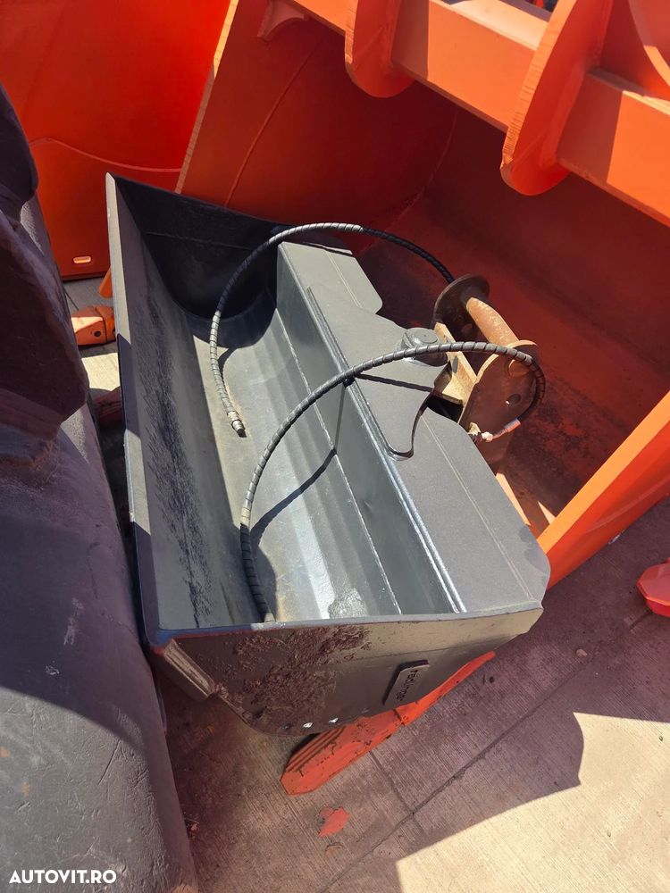 Hitachi ZX65-6, 2021, 2.005h, CUPLA RAPIDA+3 CUPE+PICON, senile cauciuc NOI, latime 2m, ad sapare 4,5m, Masa operatinala 6,5tone, inst picon, inst rotire, LAMA nivelare, aer cond, ridica 4tone,posibil leasing 4 ani, STARE FOARTE BUNA, PROMOTIE 51.900 EUR+Tva - 30