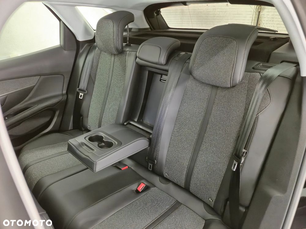 Peugeot 3008 1.2 PureTech Allure S&S EAT8 - 19