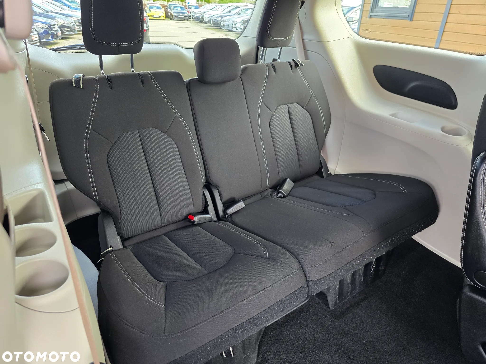 Chrysler Pacifica - 11