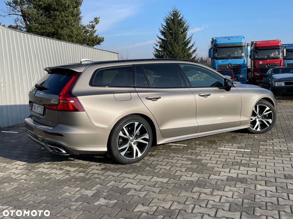 Volvo V60 B4 B R-Design - 11