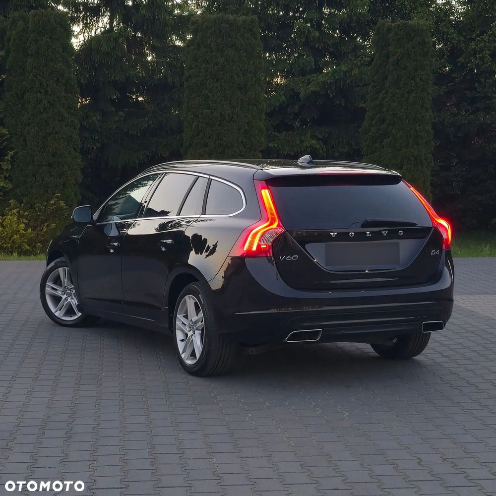 Volvo V60 D4 Momentum - 16