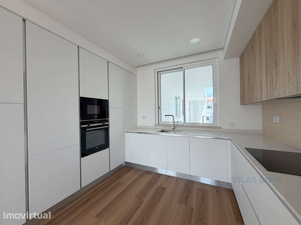Apartamento T3 com Excelente Localização e Piscina em Loulé - Grande imagem: 3/19