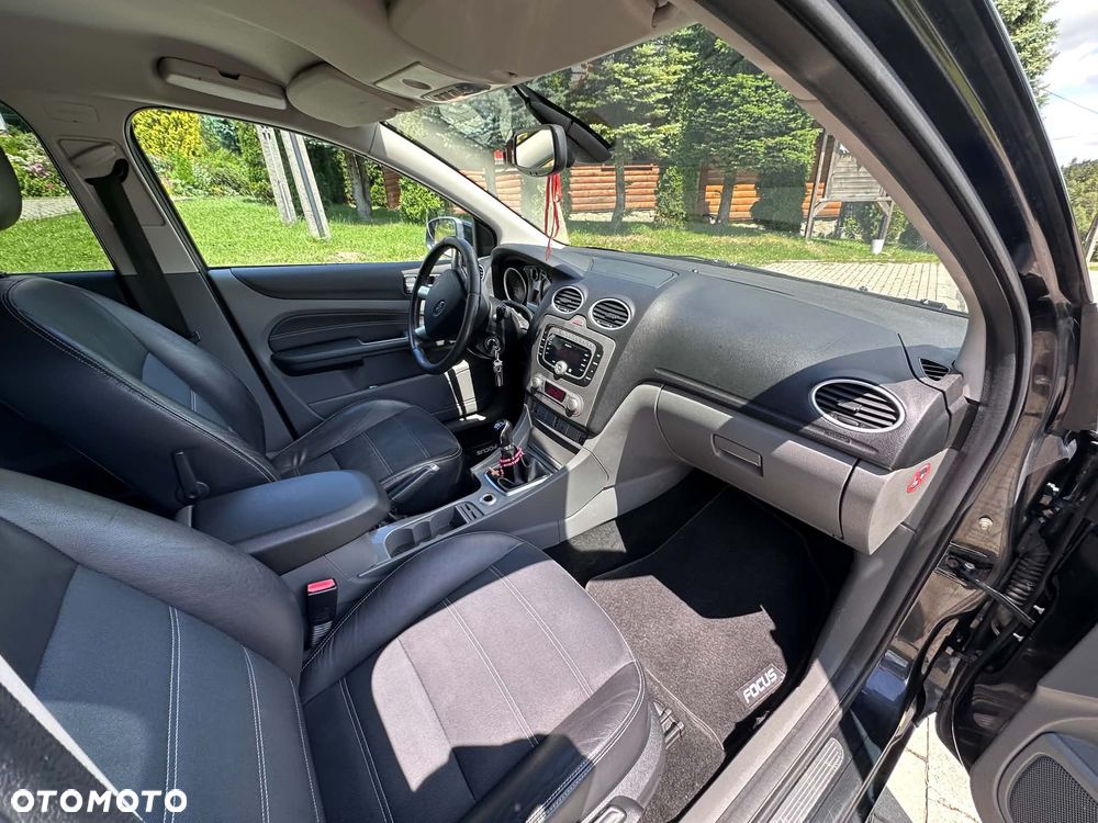 Ford Focus 1.6 Ti-VCT Titanium - 16