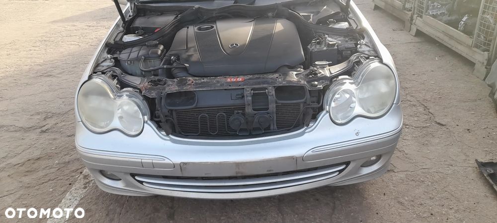 MERCEDES W203 S203 C220 zderzak tylny  775 - 5