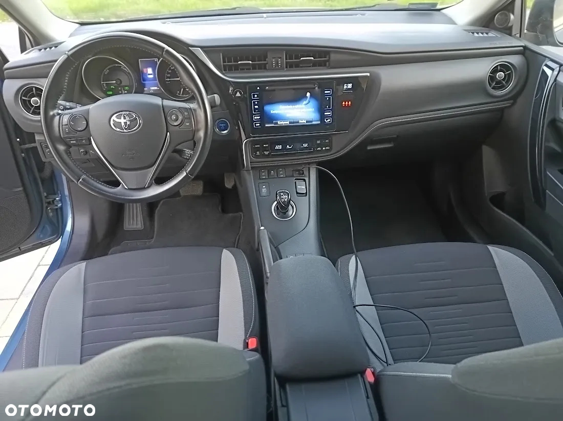 Toyota Auris Hybrid 135 Premium - 12