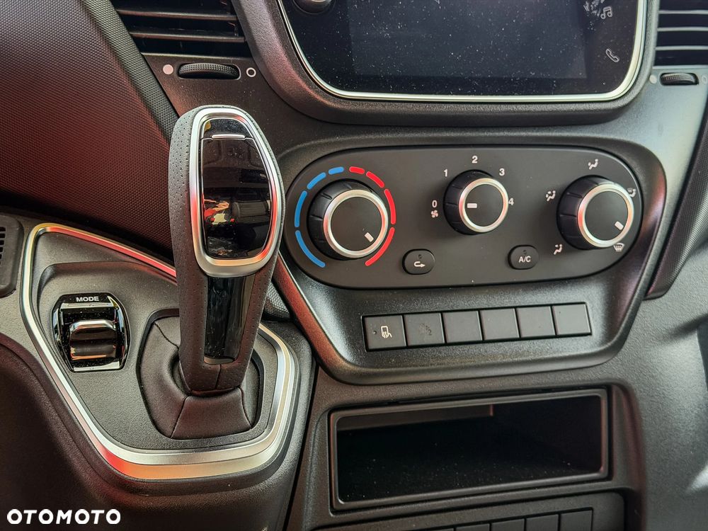 Iveco Daily plandeka 10ep, sypialnia - 23