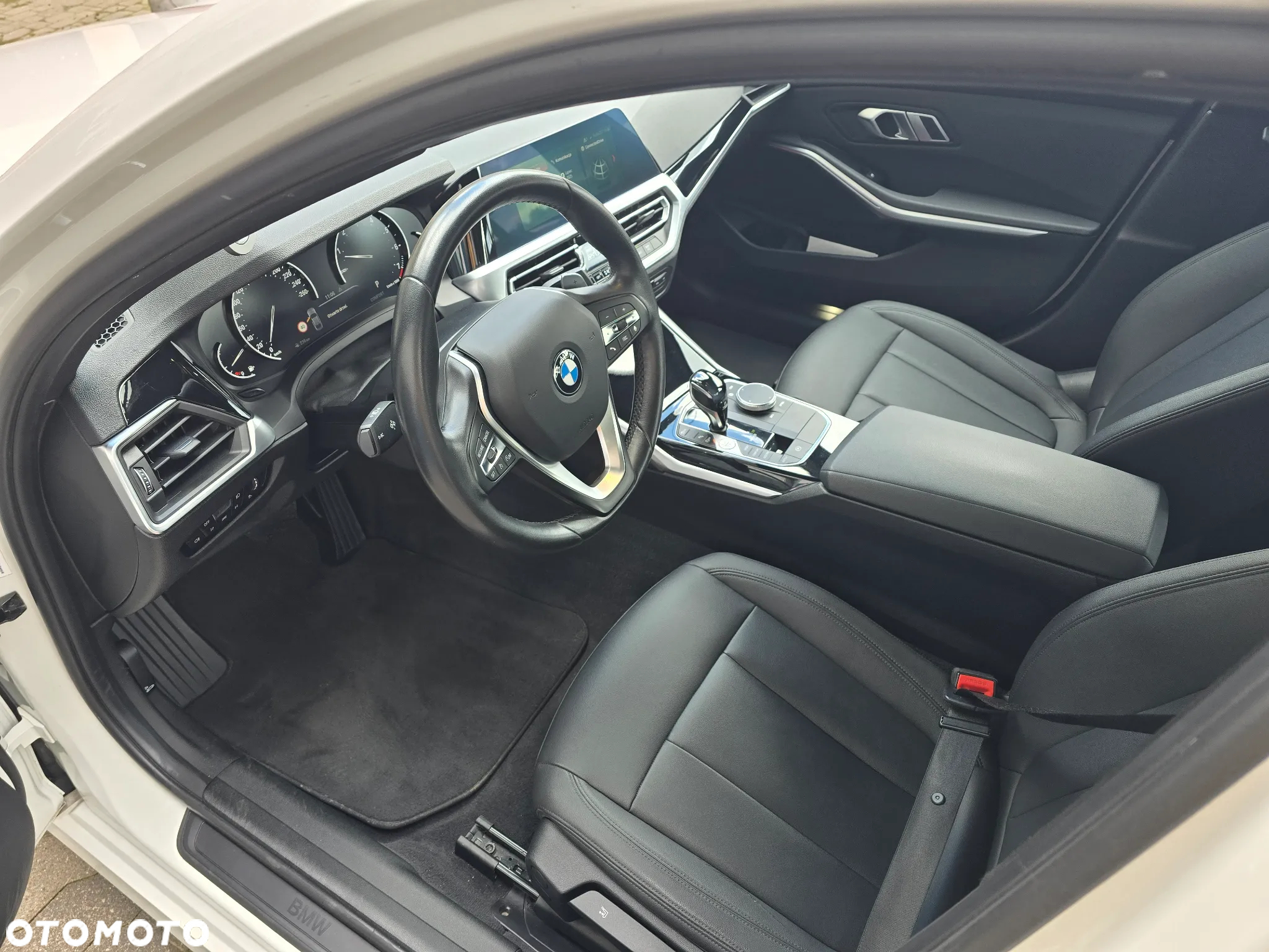 BMW Seria 3 330i Luxury Line - 8