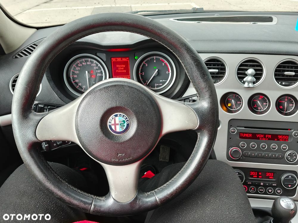 Alfa Romeo 159 1.9 JTDM 8V DPF Distinctive - 19