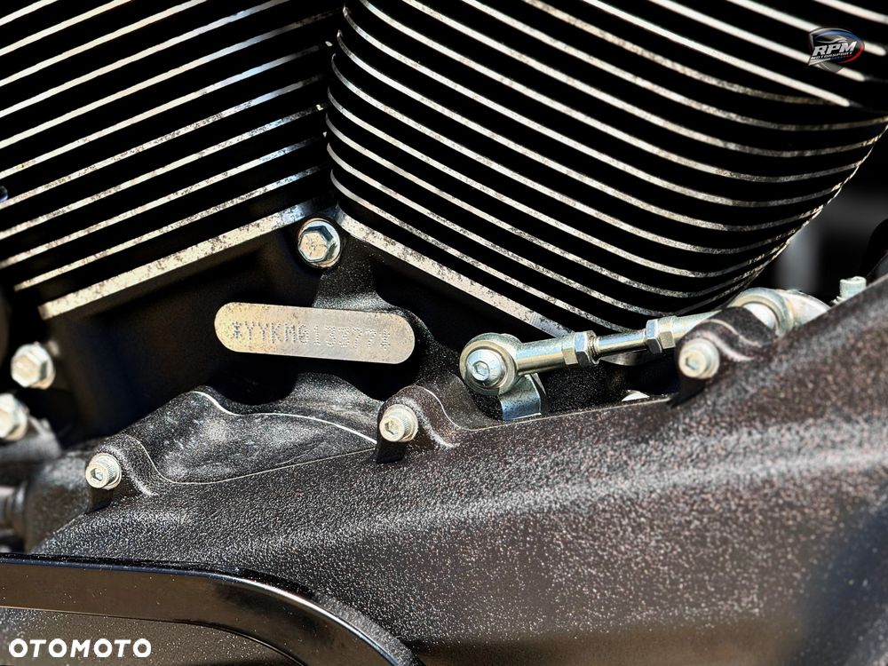 Harley-Davidson Softail Street Bob - 29
