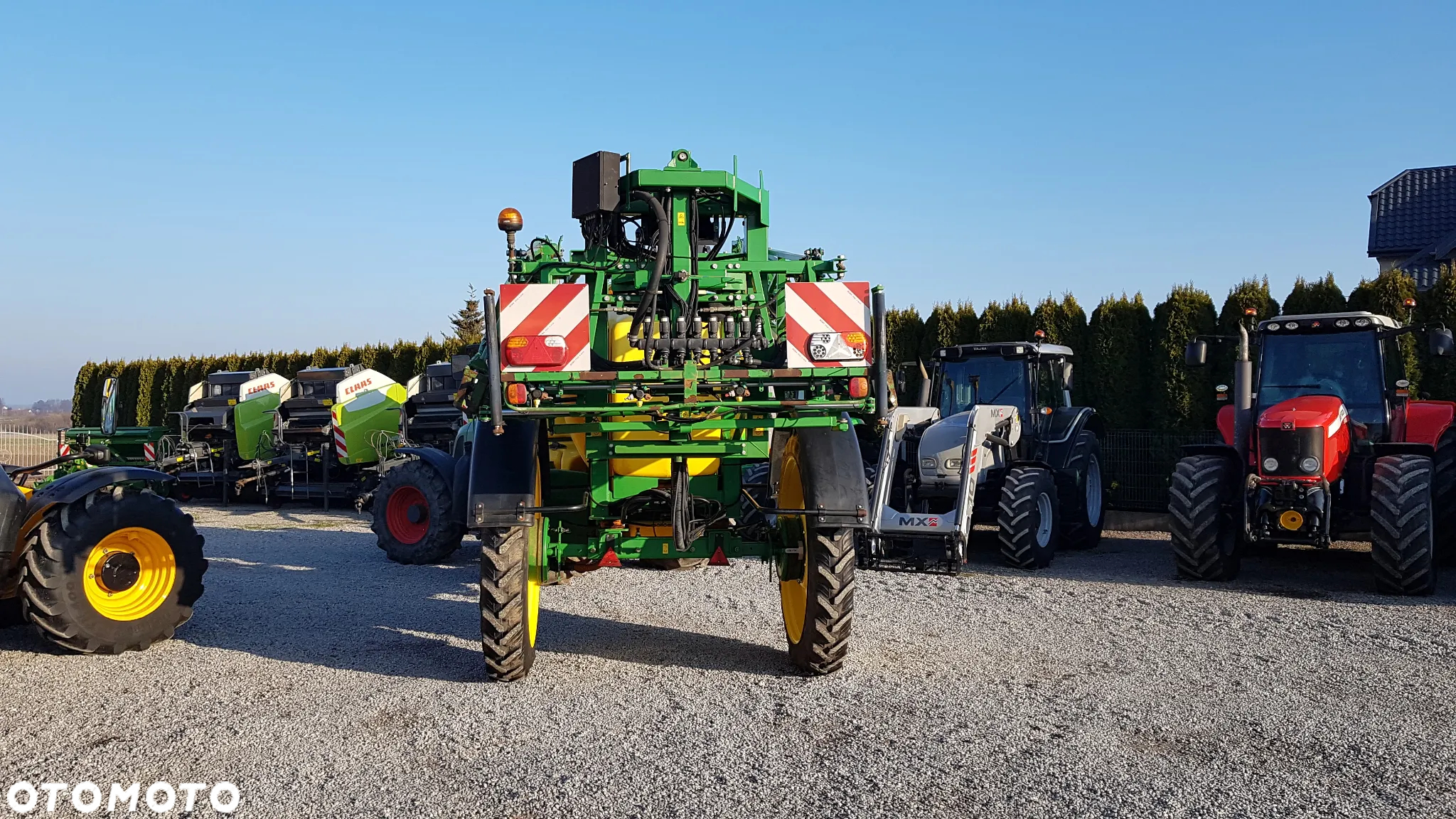 John Deere 832 - 8