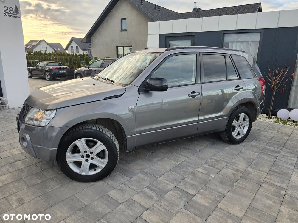 Suzuki Grand Vitara 2.0 - 10