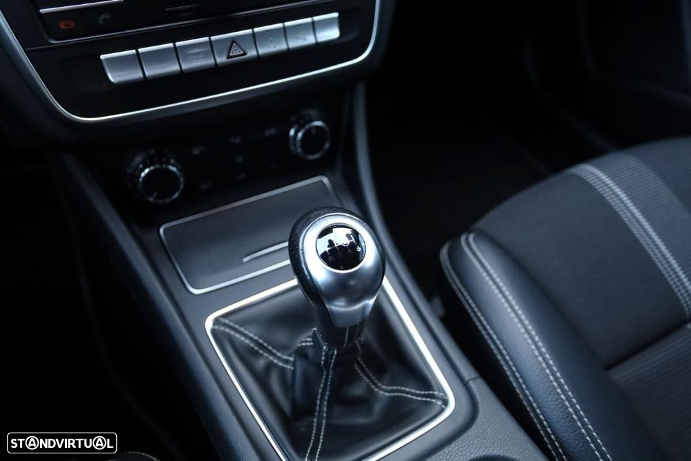 Mercedes-Benz CLA 180 d Shooting Brake Urban - 9