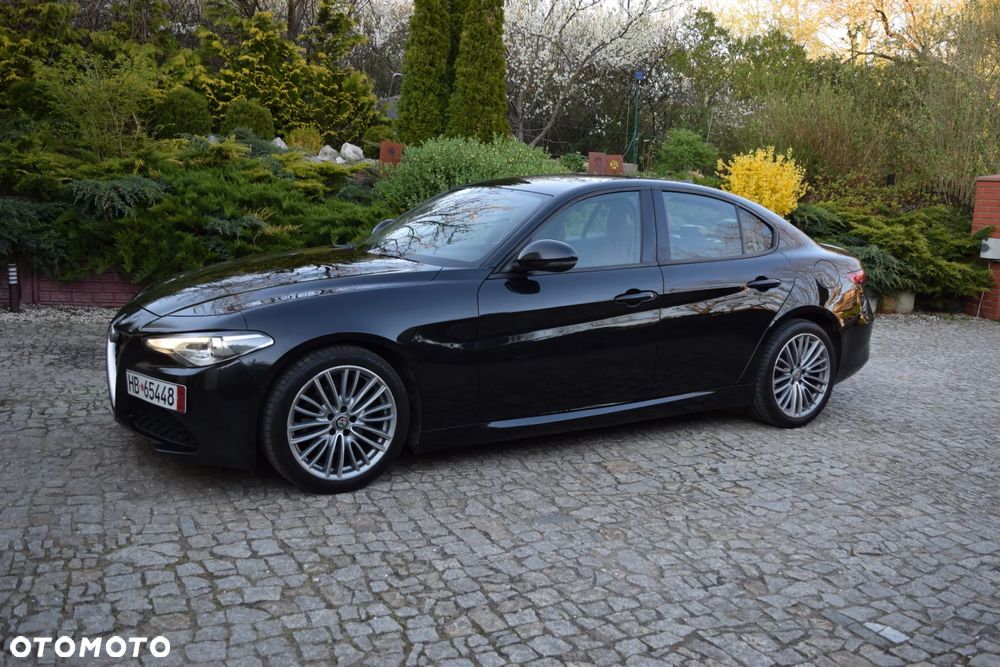 Alfa Romeo Giulia 2.2 AT8 Executive - 3
