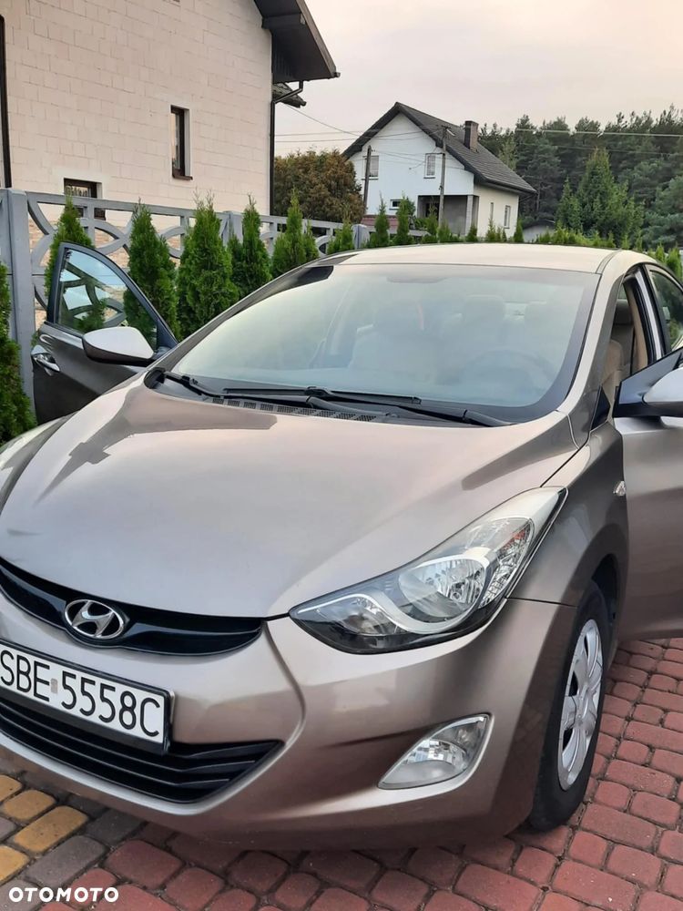 Hyundai Elantra 1.6 Classic + - 6