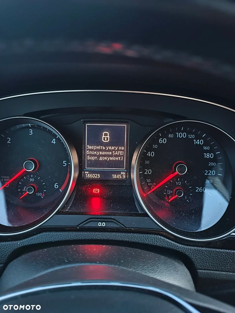 Volkswagen Passat - 12