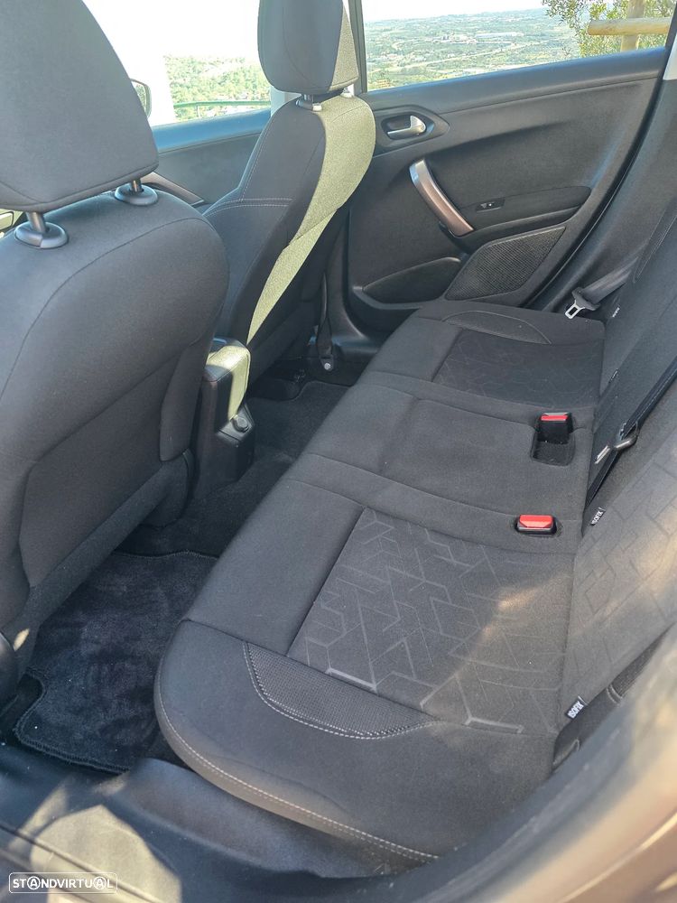 Peugeot 2008 1.6 BlueHDi Style - 9