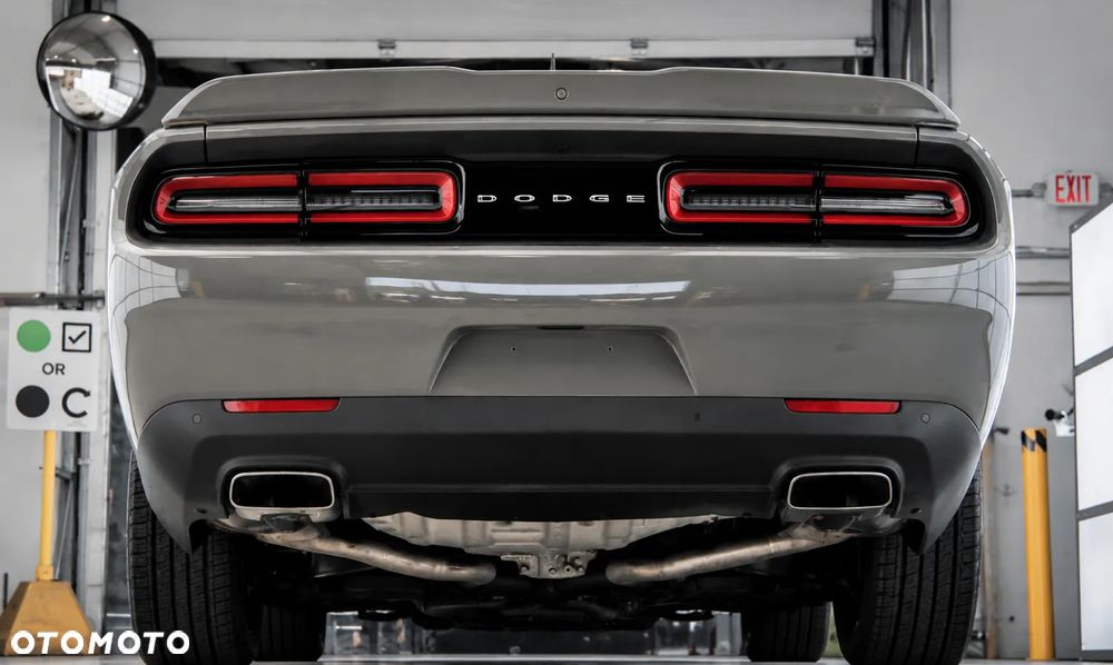 Dodge Challenger - 8