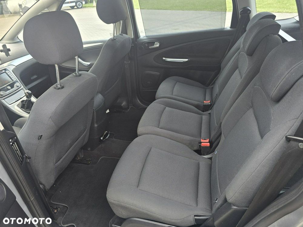 Ford S-Max - 17