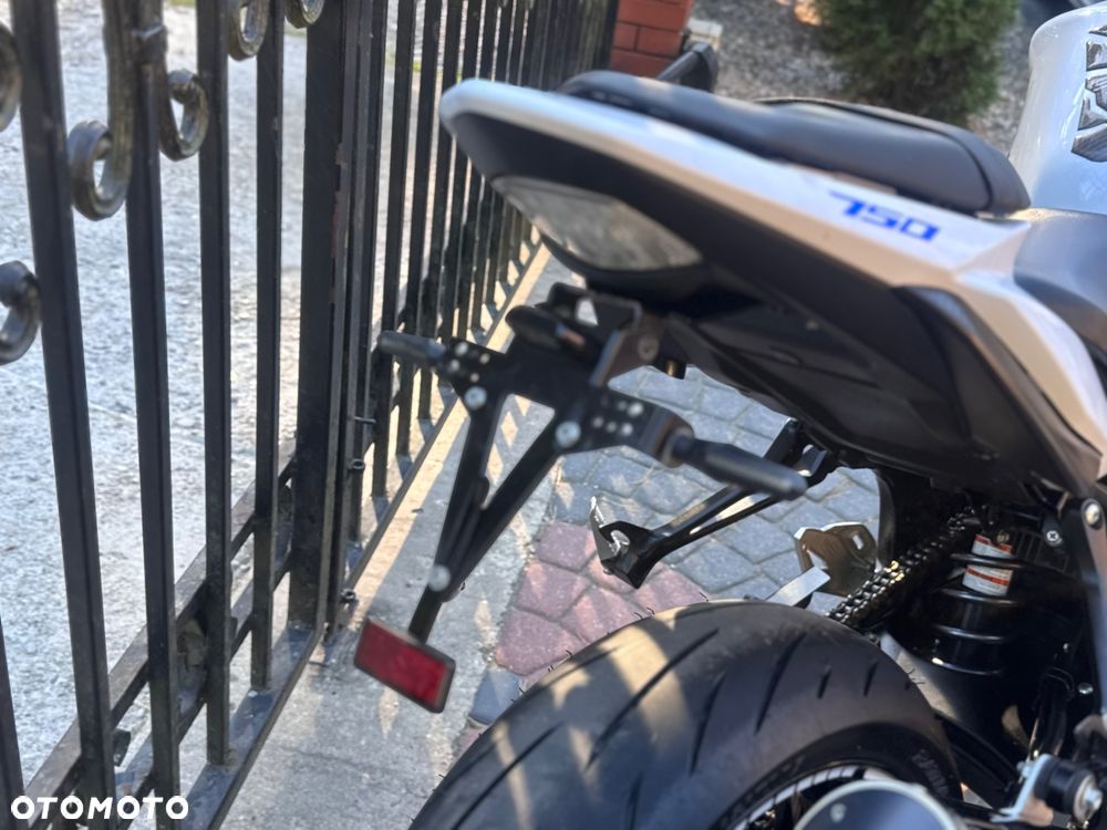 Suzuki GSR - 25