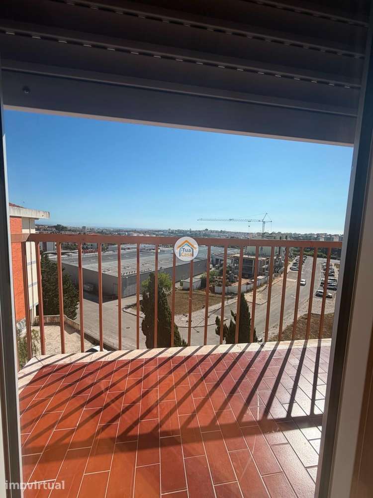 Apartamento para arrendamento T2  com varanda, sala com Lareira e cozi - Grande imagem: 4/19