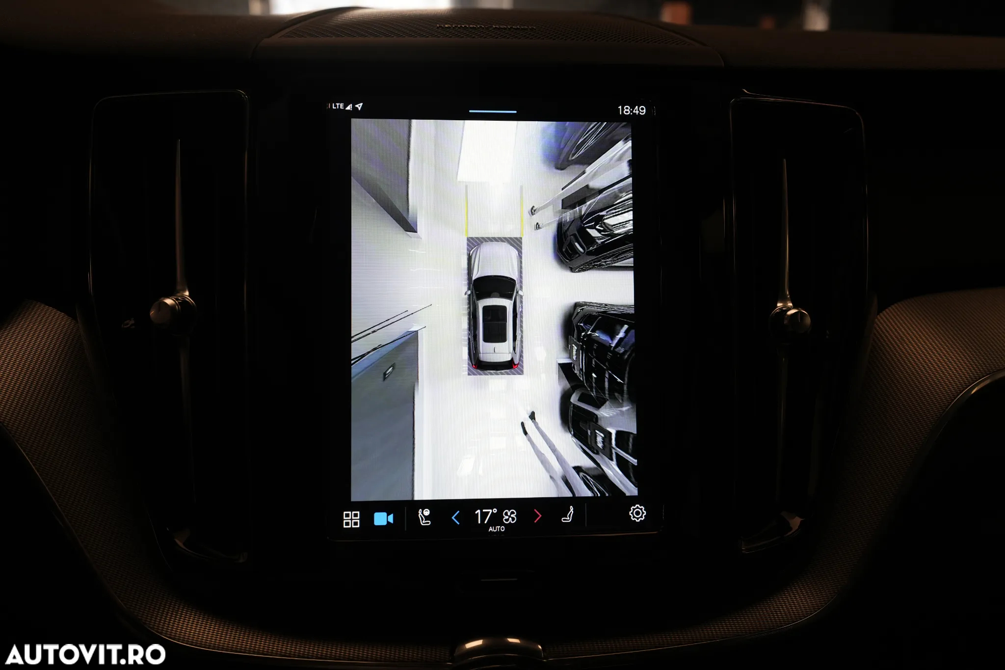Volvo XC 60 B4 B Plus Dark - 16