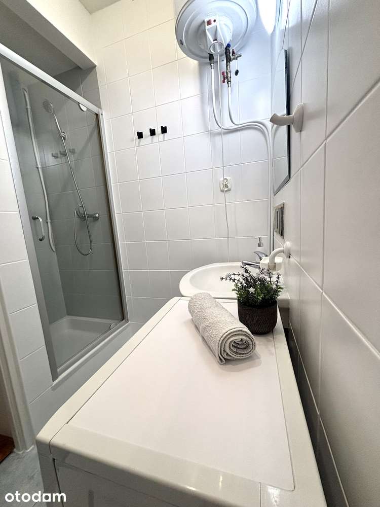 Studio Flat near METRO STATION !!!