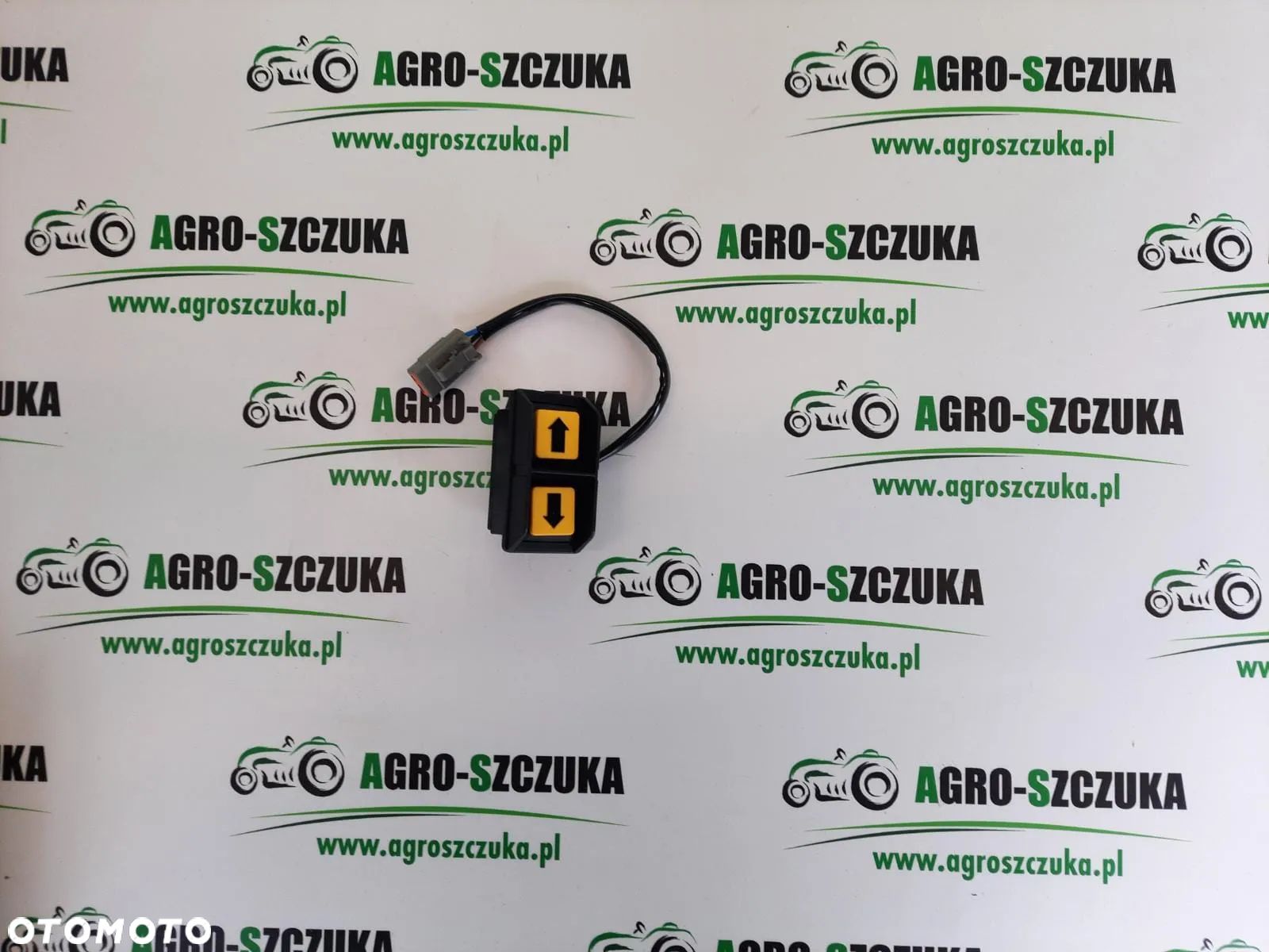 WŁĄCZNIK PODNOSNIKA 418698A1 McCORMICK - 1