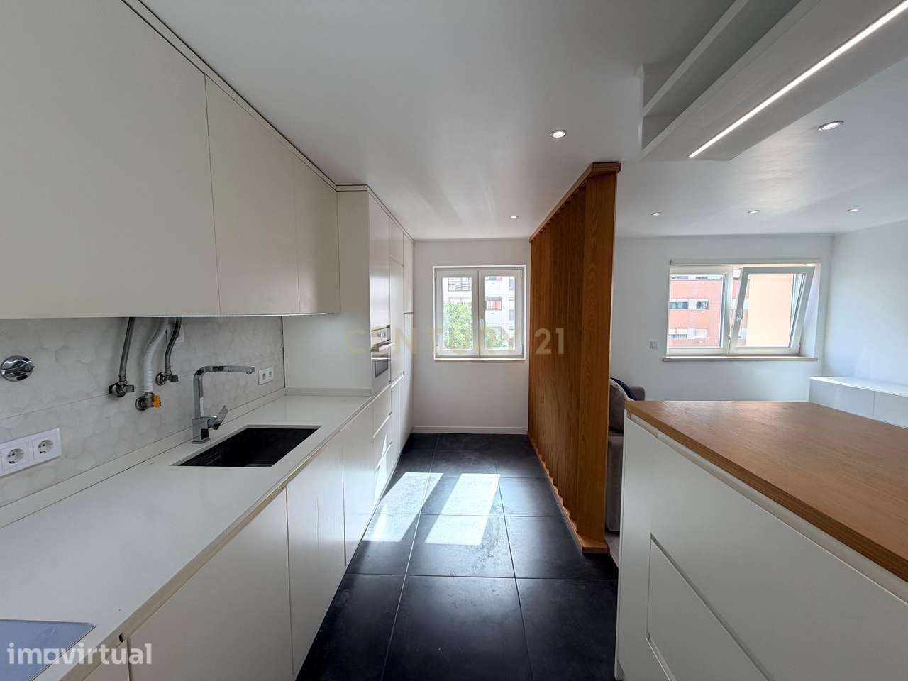 T2 renovado em Alvalade | Garagem + Arrecadação | Elevador | Arrendame - Grande imagem: 4/13