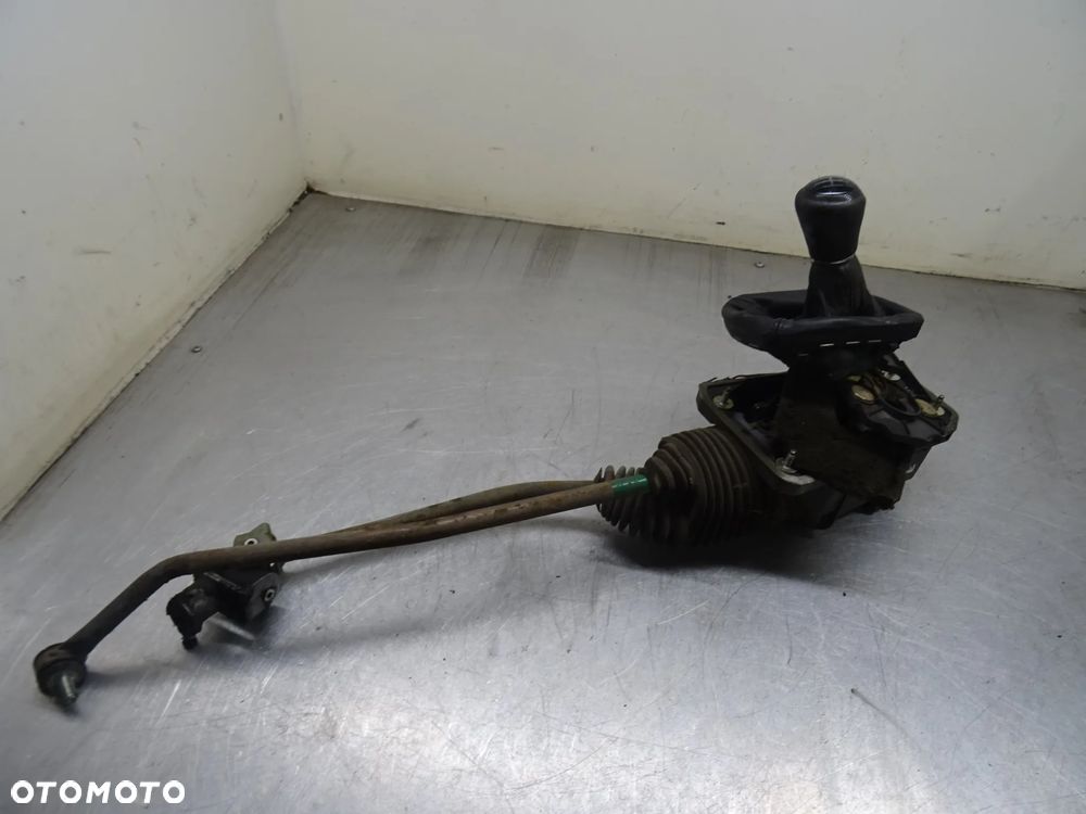 AUDI A4 B5 LIFT 1.9TDI LEWAREK WYBIERAK BIEGÓW 4B0711025D - 1