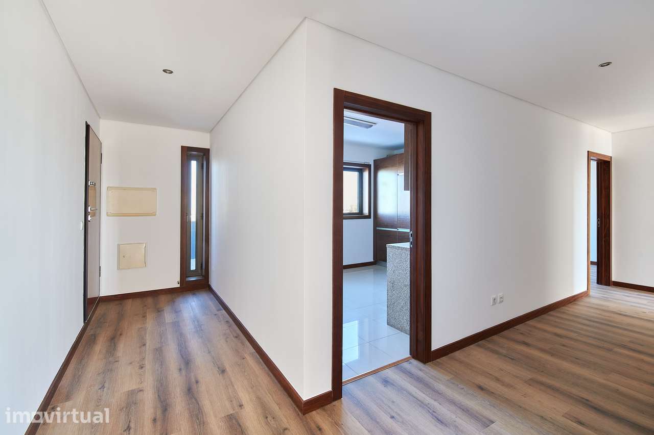 Apartamento T2-Polo Univ. Hospital S. João-Penthouse Garagem, Terraço - Grande imagem: 5/35